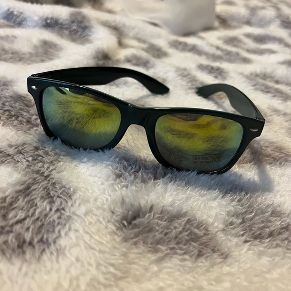 Tullamore Dew Sunglasses UV 400 Protection Women's Men's Accessory Green Size OS - Picture 2 of 2